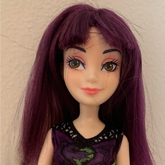 DISNEY DESCENDANTS MAL STYLE SWITCH DOLL - Picture 1 of 9